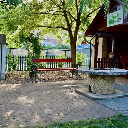 Applegarden Villa Debrecen Exterior photo