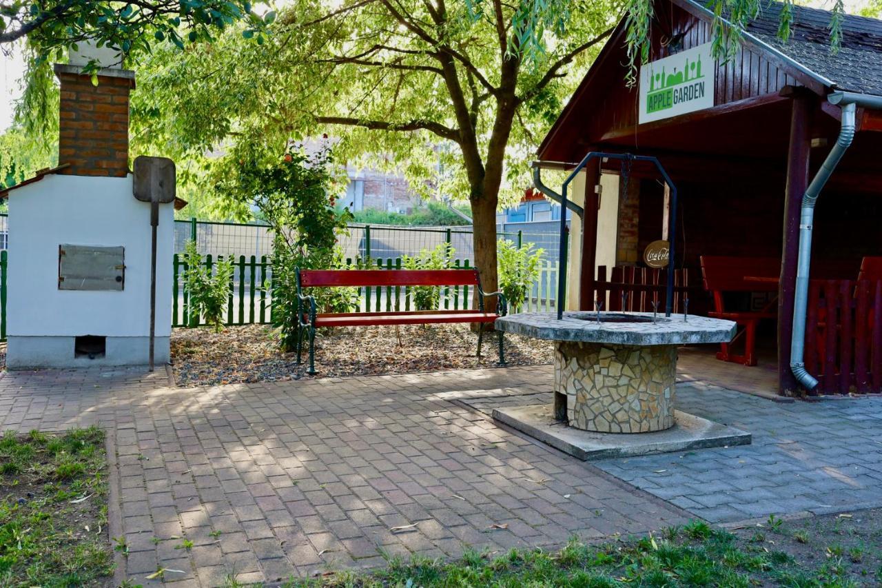 Applegarden Villa Debrecen Exterior photo